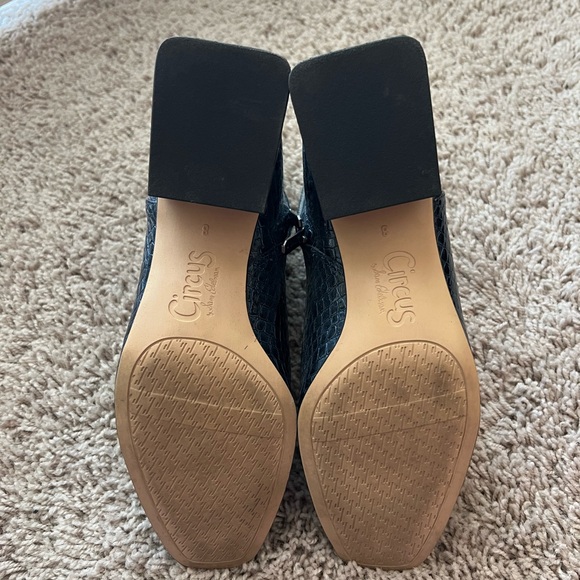 Daysi - Blue Croc Bootie - Picture 4 of 4